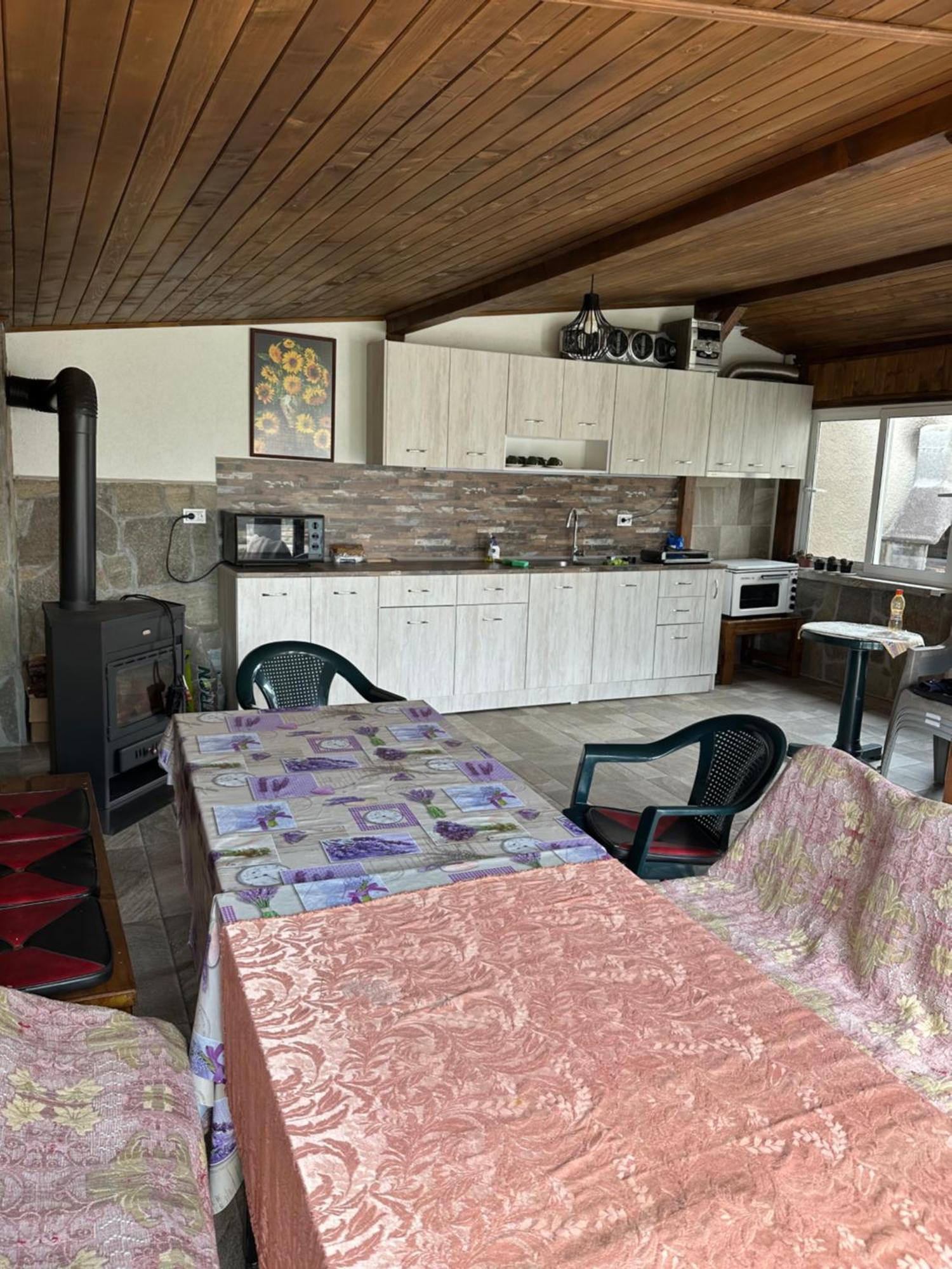 Velkovski Guest House Khisaria Eksteriør bilde